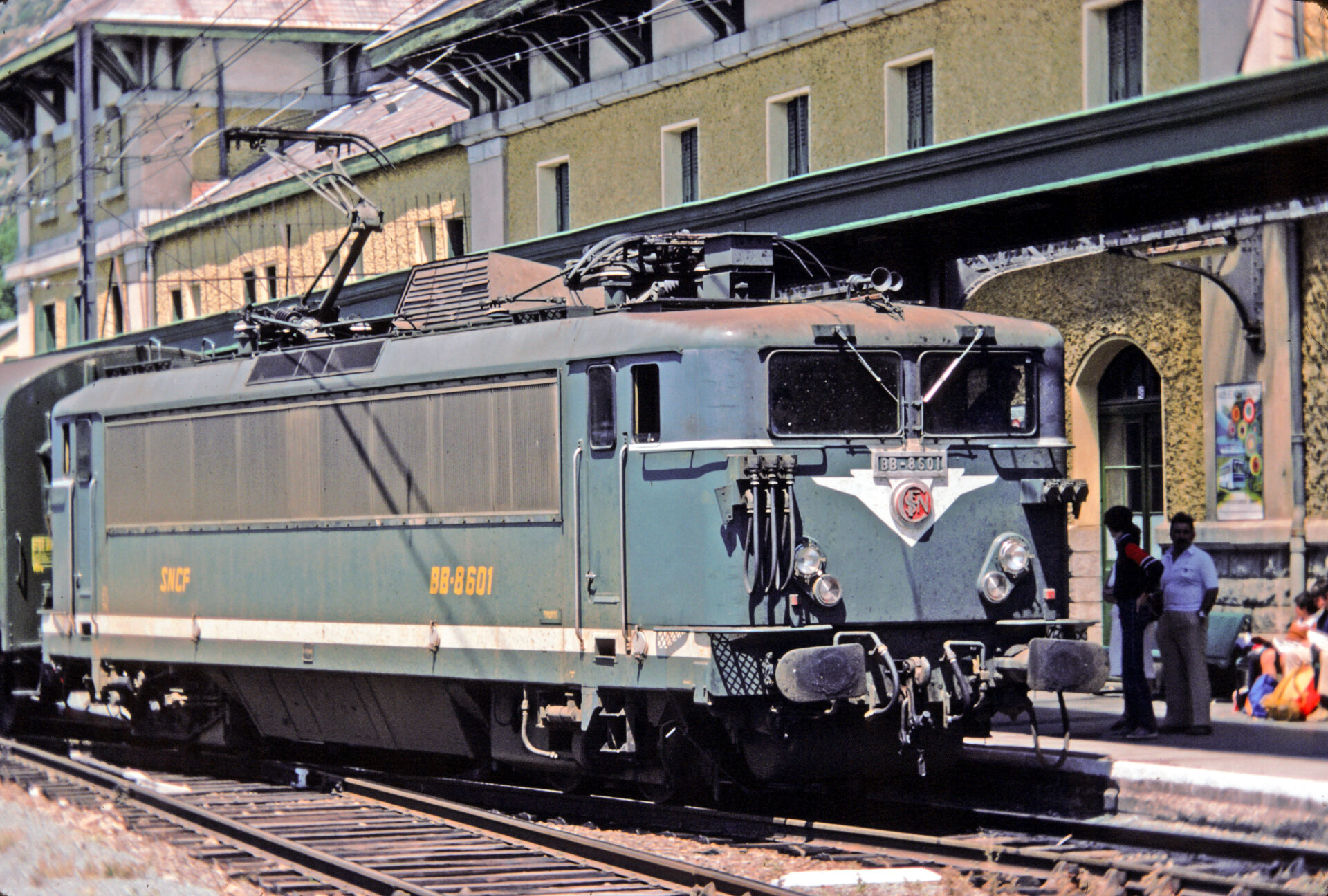 Latour-de-Carol
La BB 8601 entre en gare après avoir tracté le "Parisien" le 31 juillet 1980.
